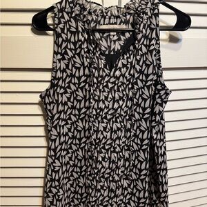 Black and White Heart Patterned Sleeveless Top